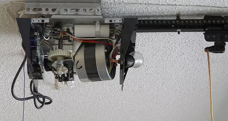 Garage Door Motor Replacement in Pinecrest, FL